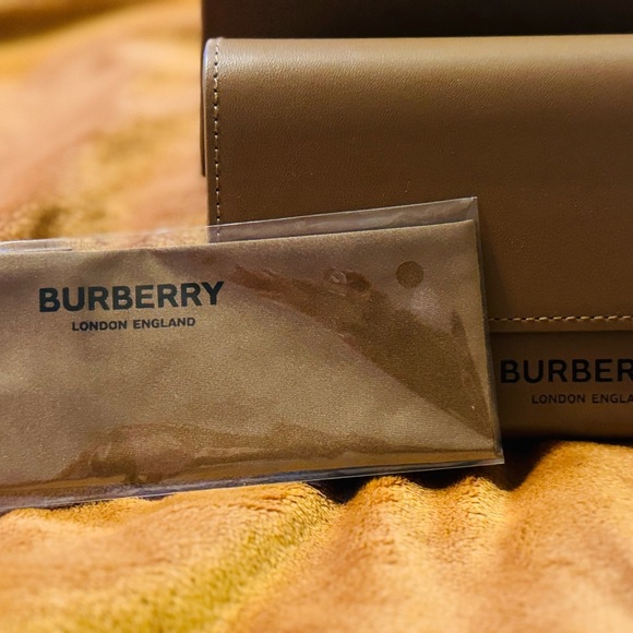 NWT BURBERRY Black Vintage Sunglasses - Picture 4 of 11